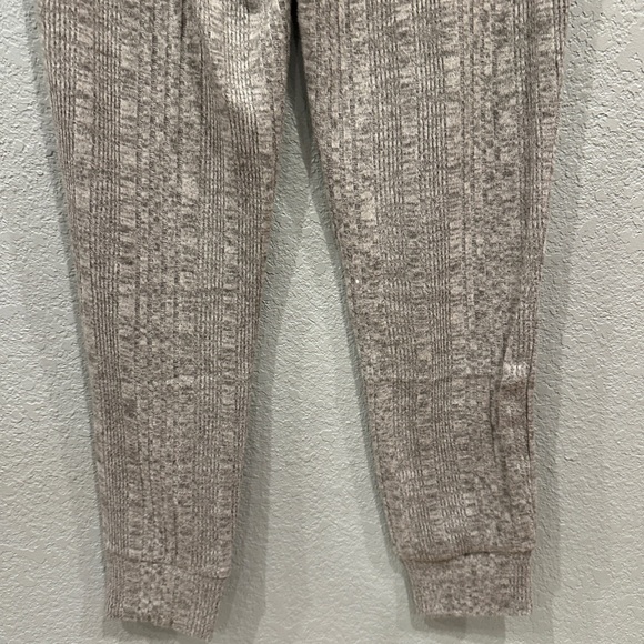 Like New Roxy Sweater Leggings - Gray - Medium 28" inseam - Picture 3 of 5